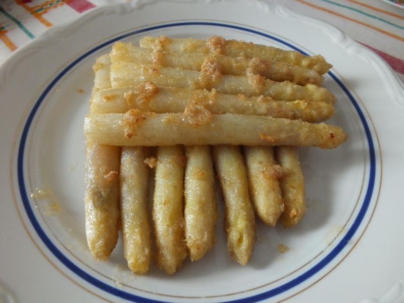 Białe szparagi z zasmażką Białe szparagi z zasmażką