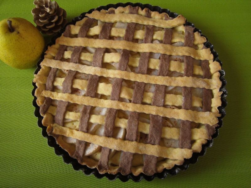 Biało- czarna tarta z gruszkami