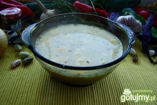 Biały barszcz z pieczarkami i chrzanem 