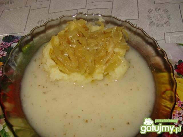 Biały barszcz z ziemniaczkami i cebulką