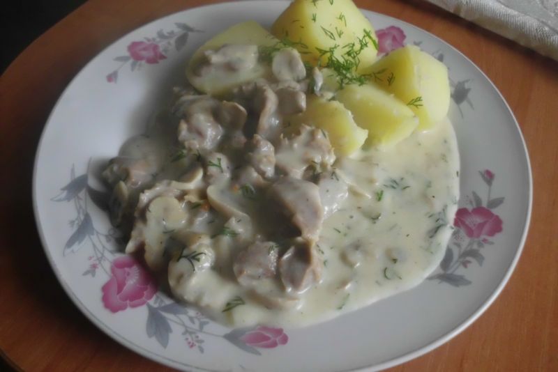 Biały gulasz z pieczarkami Biały gulasz z pieczarkami