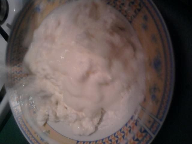 Biały ser z jogurtem morelowym i cukrem 