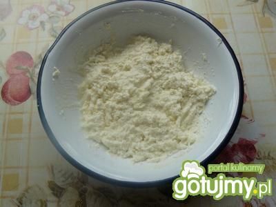 Biały serek ze śmietaną