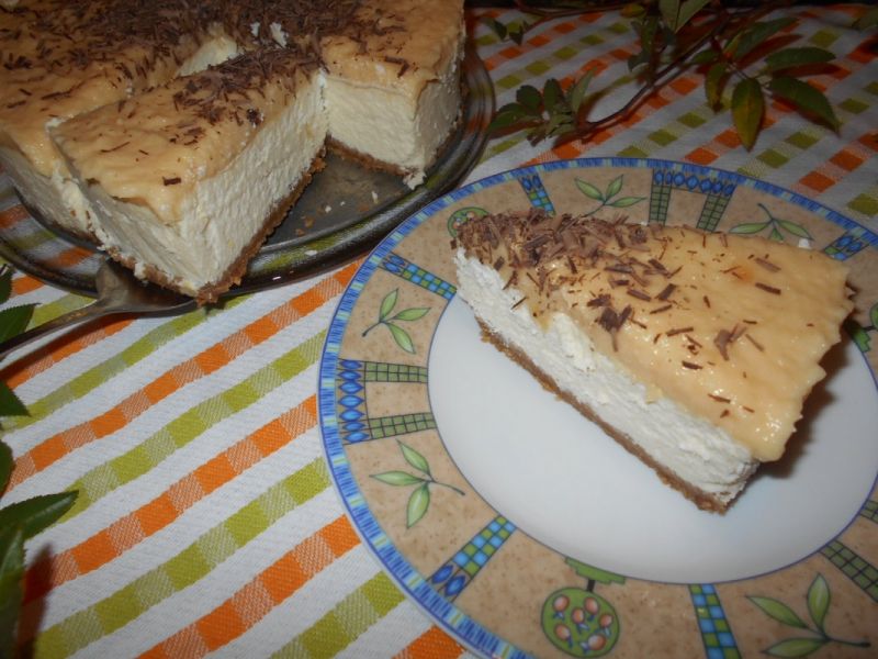 Biały sernik z kremem z pigwy