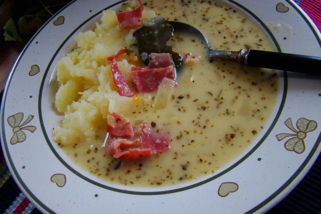 Bieszczadzki żurek z ziemniakami