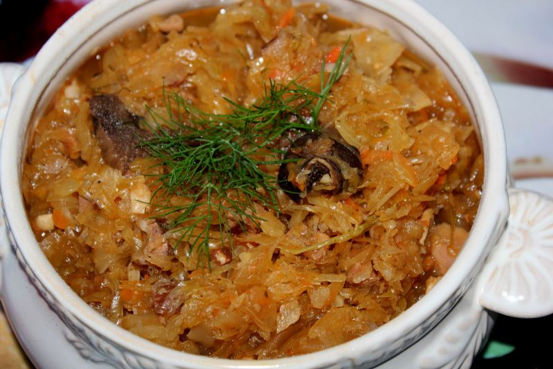 Bigos na wędzonym boczku i kiełbasie Bigos na wędzonym boczku i kiełbasie