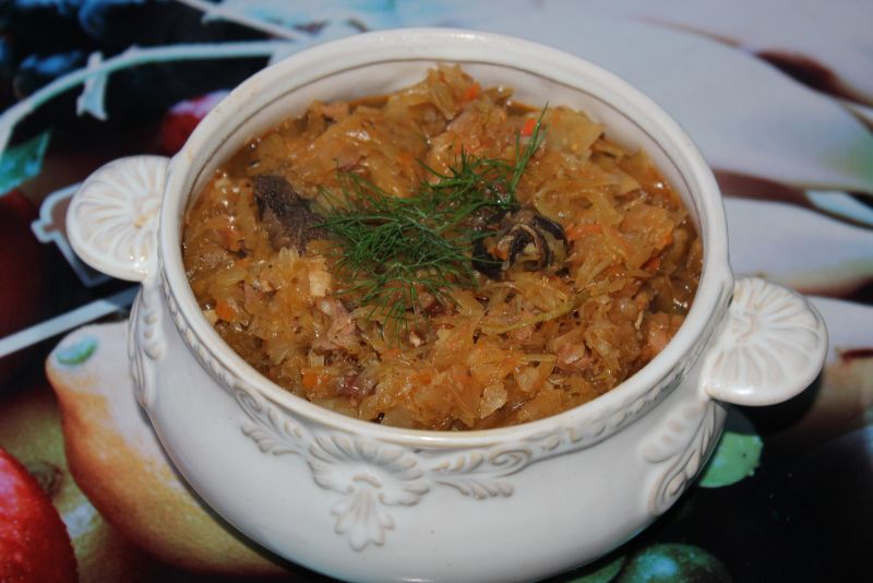 Bigos na wędzonym boczku i kiełbasie Bigos na wędzonym boczku i kiełbasie