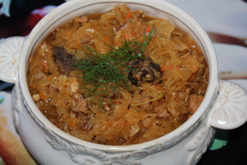 Bigos na wędzonym boczku i kiełbasie Bigos na wędzonym boczku i kiełbasie