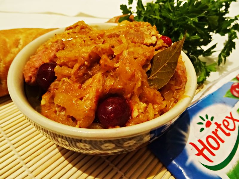 Bigos po kaszubsku z wiśniami 