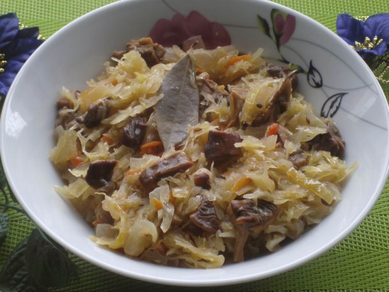 Bigos wigilijny z suszonymi grzybami i jałowcem Bigos wigilijny z suszonymi grzybami i jałowcem