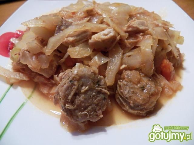 Bigos  z białą kiełbasą i kurczakiem Bigos  z białą kiełbasą i kurczakiem