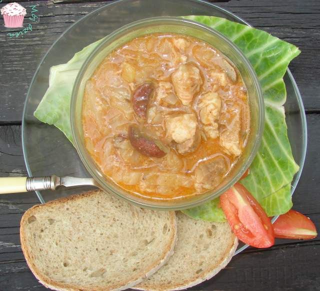 Bigos z białej kapusty i świeżych pomidorów Bigos z białej kapusty i świeżych pomidorów