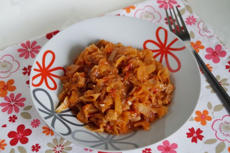 Bigos z białej kapusty z warzywami i schabem Bigos z białej kapusty z warzywami i schabem
