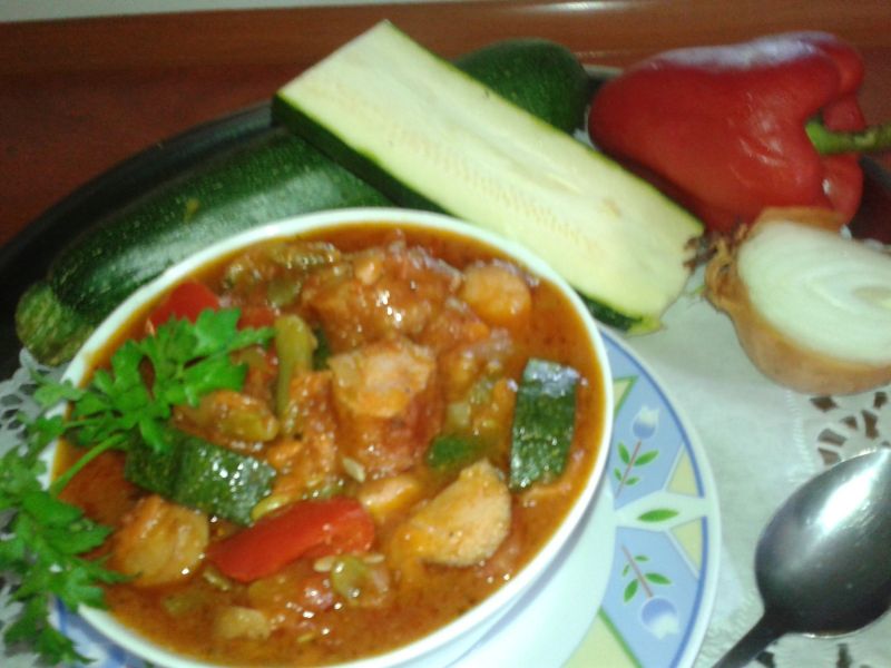 Bigos z cukinii z papryką Bigos z cukinii z papryką