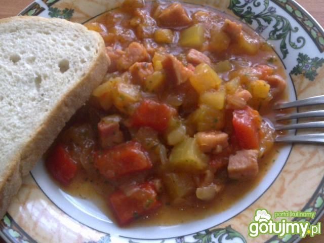 Bigos z kabaczka z kiełbaską i papryką 