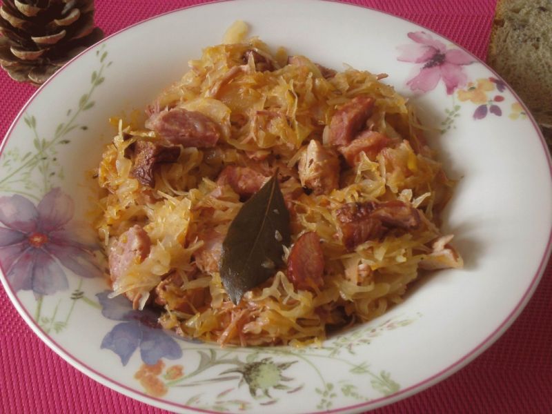 Bigos z kapusty kiszonej z boczkiem i kiełbasą Bigos z kapusty kiszonej z boczkiem i kiełbasą