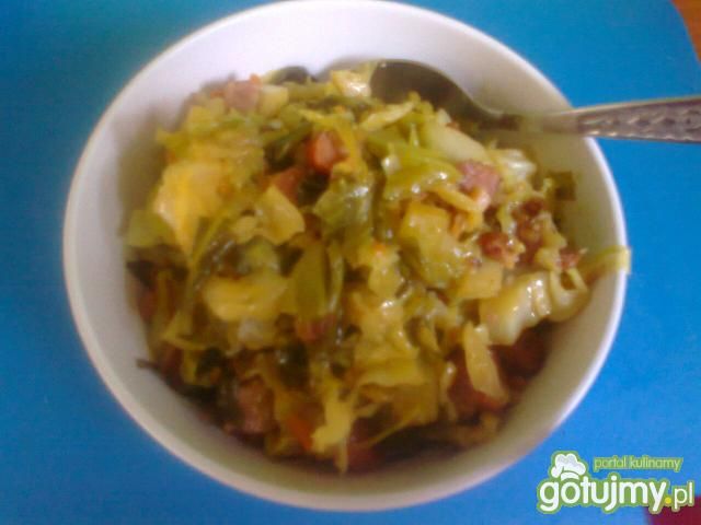 Bigos z kapusty z boczku i kiełbasy