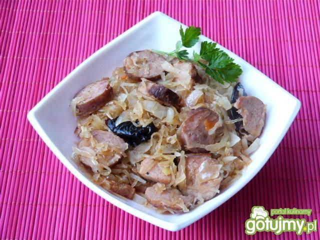 Bigos z kiełbasą i boczkiem Bigos z kiełbasą i boczkiem