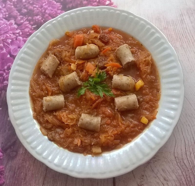 Bigos z kiszonej kapusty z mieszanką keksową