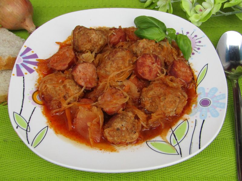 Bigos z klopsikami Bigos z klopsikami