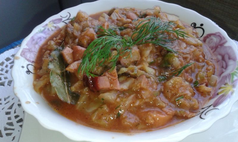 Bigos z młodej białej kapusty Bigos z młodej białej kapusty