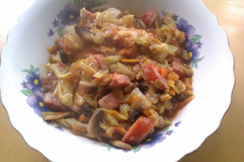 Bigos z młodej kapusty Bigos z młodej kapusty