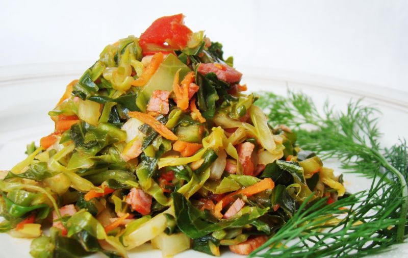 Bigos z młodej kapusty