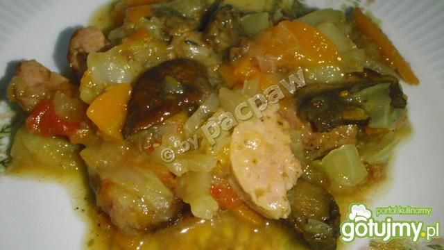 Bigos z młodej kapusty na kiełbaskach Bigos z młodej kapusty na kiełbaskach