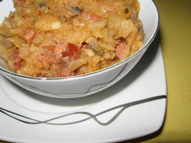 Bigos z młodej kapusty z pieczarkami Bigos z młodej kapusty z pieczarkami