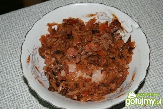 Bigos z śliwkami i białą kiełbasą  Bigos z śliwkami i białą kiełbasą