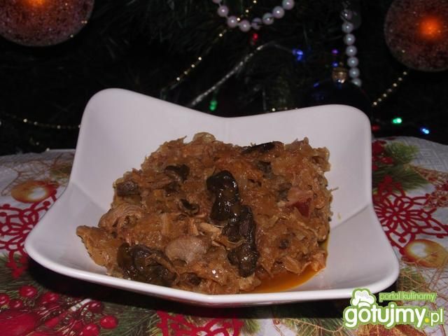 Bigos z suszonymi śliwkami  Bigos z suszonymi śliwkami