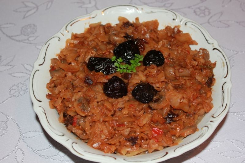 Bigos ze śliwkami  Bigos ze śliwkami