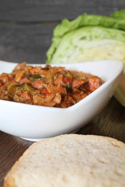 Bigosik z młodej kapusty i suszonych pomidorów 