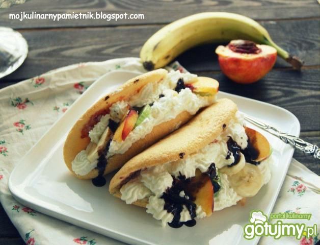 Biskwity ze smietana i owocami