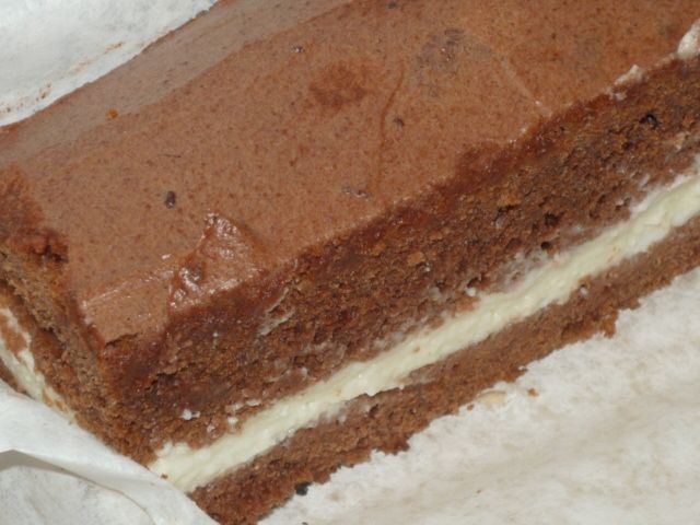 Biszkopt kakaowy z bitą śmietaną