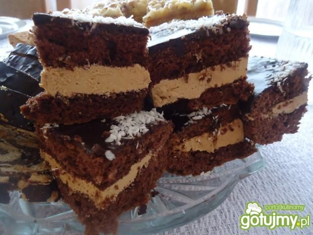 Biszkopt kakaowy z masą krówkową