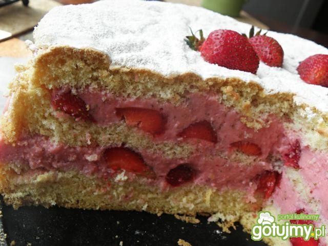 Biszkopt mocno truskawkowy. Biszkopt mocno truskawkowy.