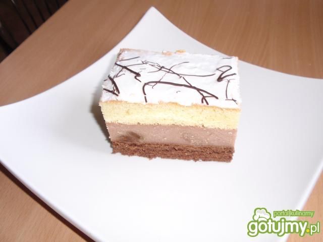 biszkopt przekładany masą grysikową biszkopt przekładany masą grysikową