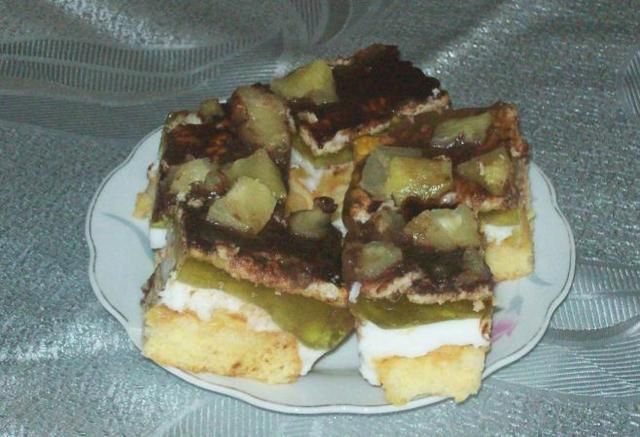 Biszkopt z ananasowymi dodatkami