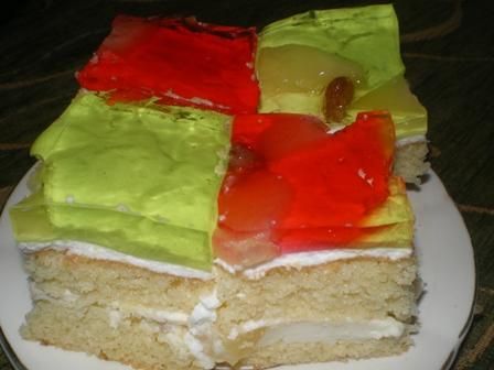 Biszkopt z bitą śmietaną i ananasem