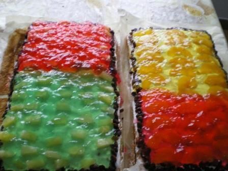 Biszkopt z bitą śmietaną i owocami Biszkopt z bitą śmietaną i owocami