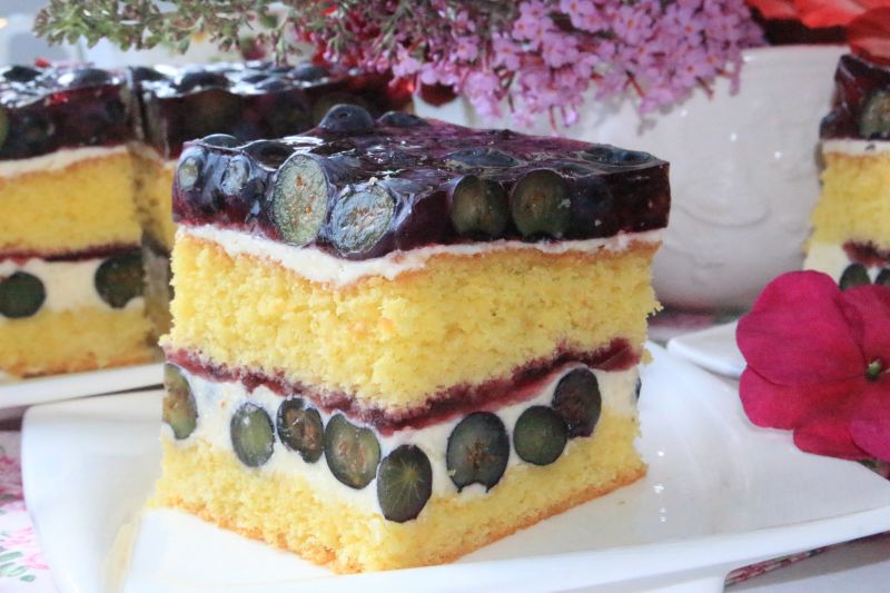 Biszkopt z borówkami Biszkopt z borówkami