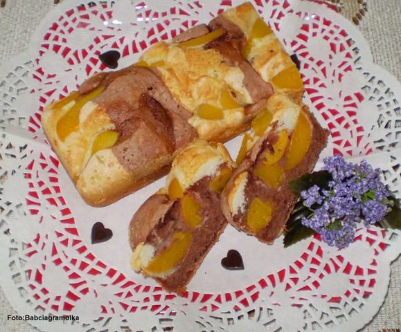 Biszkopt z brzoskwiniami wg Babcigramolk Biszkopt z brzoskwiniami wg Babcigramolk