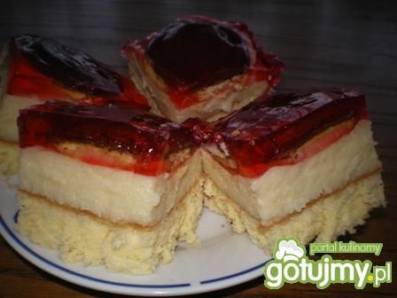 Biszkopt z budyniem i delicjami Biszkopt z budyniem i delicjami