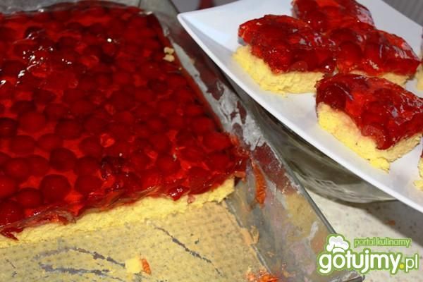 Biszkopt z czereśniami