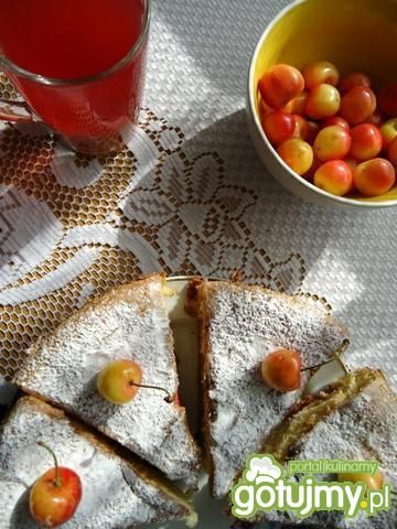 Biszkopt z czereśniami i wiśniami