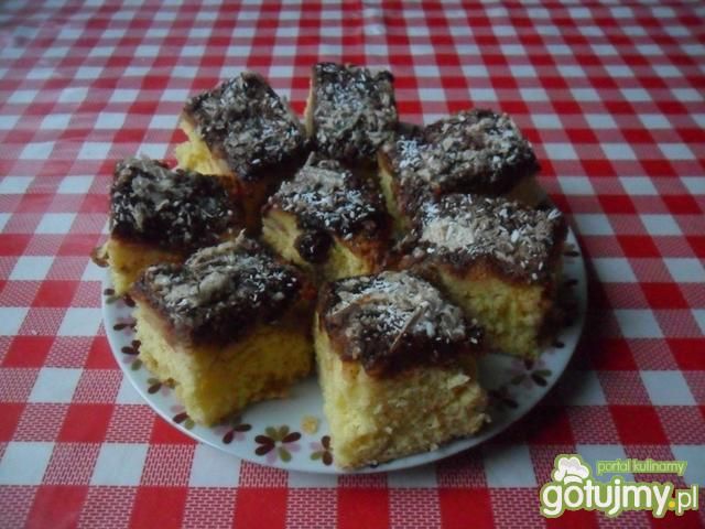 Biszkopt z dżemem i różaną marmoladą