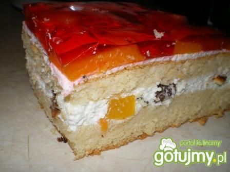 Biszkopt z galaretką i brzoskwiniami