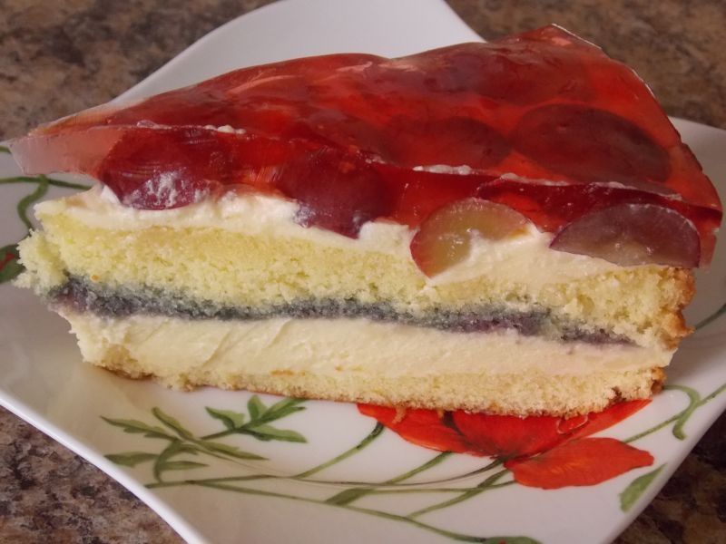 Biszkopt z galaretką i winogronem Biszkopt z galaretką i winogronem