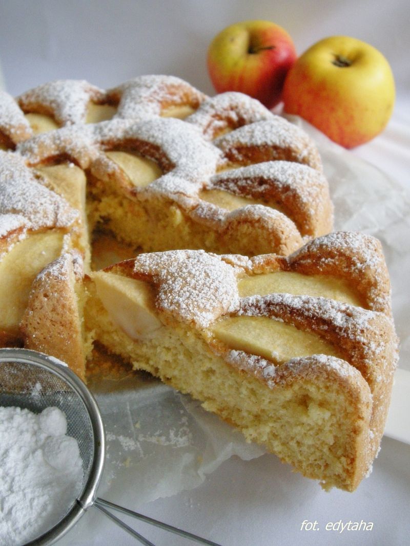 Biszkopt z jabłkami Biszkopt z jabłkami
